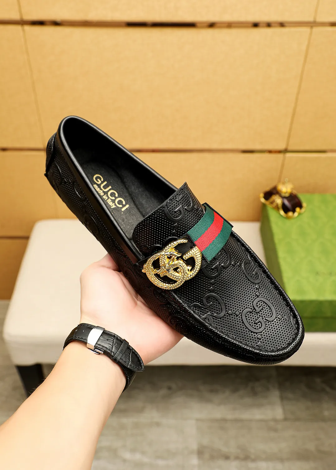 Men's shoes 💰380 💐 Product trademark: GUCCI "Gucci" Doudou shoes Regular size: 38-44 (45.46.47🉑️Customized) Product materials: Selected imported first-layer calfskin embossed upper + luxury hardware buckle, imported pig leather lining. Strong three-dimensional visual effect, original outsole color: 1⃣️color optional